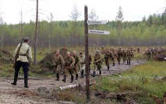 Члены клубов военной истории занимают позиции